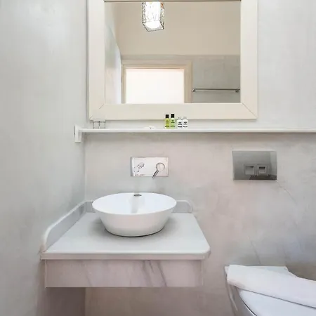 Kapeli Suites Michalis