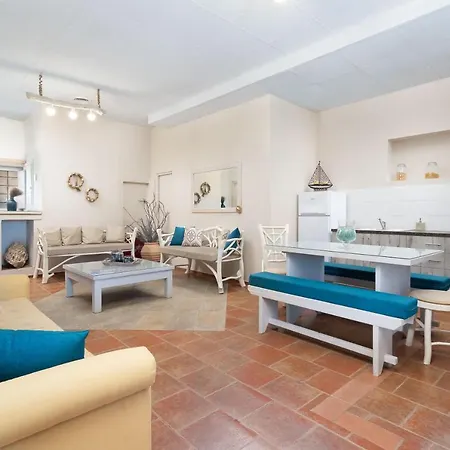 Kapeli Suites Michalis