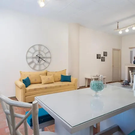 Kapeli Suites Michalis 빌라
